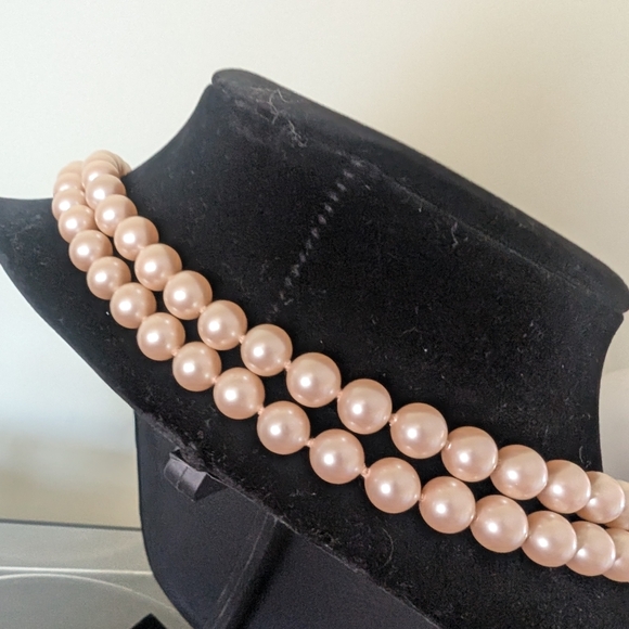 Elegant Faux Pearl Necklace - Picture 6 of 7